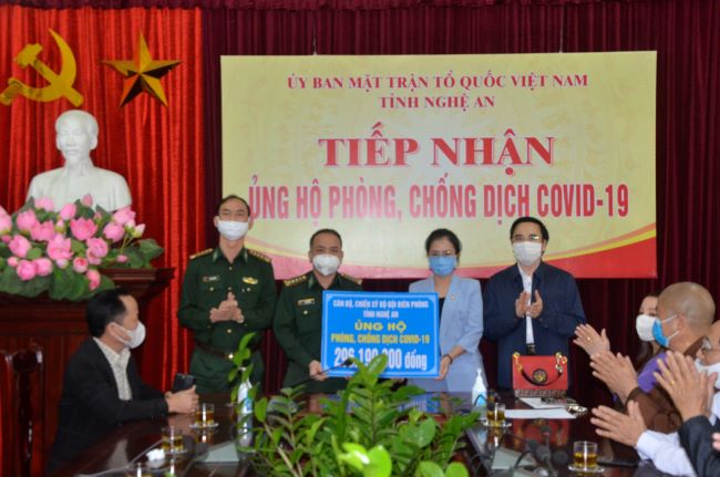 Bộ đội Biên phòng Nghệ An ủng hộ hơn 400 triệu đồng phòng, chống dịch COVID-19