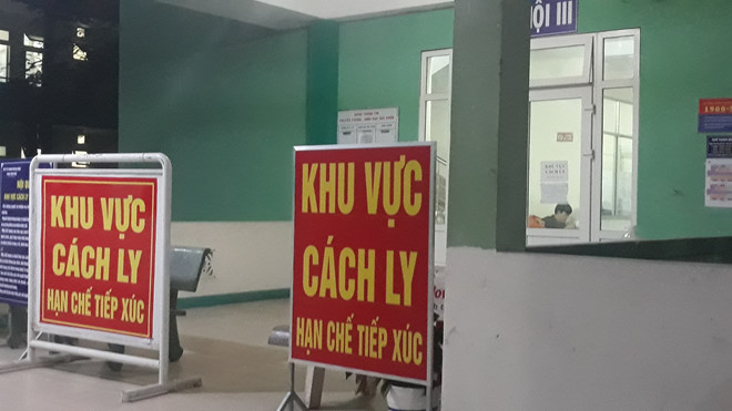 Cách ly 75 y bác sĩ 2 bệnh viện liên quan bệnh nhân 243 ở Mê Linh, Hà Nội