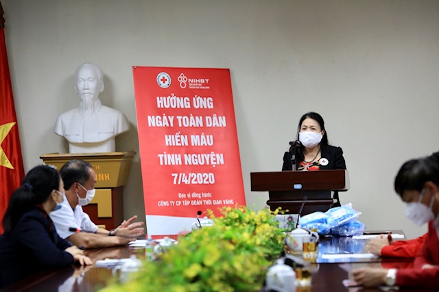 Hội Chữ thập đỏ Việt Nam thăm, tặng quà Viện Huyết học và Truyền máu Trung ương