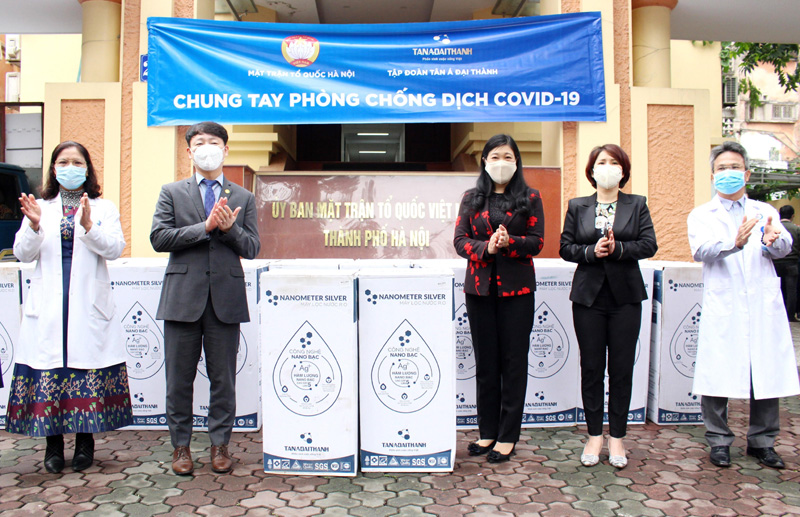Tiếp nhận gần 5,5 tỷ đồng tiền và hiện vật ủng hộ phòng, chống dịch COVID-19