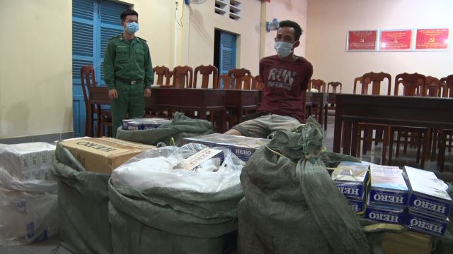 Bắt vụ vận chuyển hơn 5000 gói thuốc lá lậu