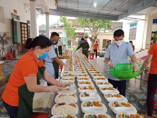 Tình đồng chí, nghĩa đồng bào trong đại dịch