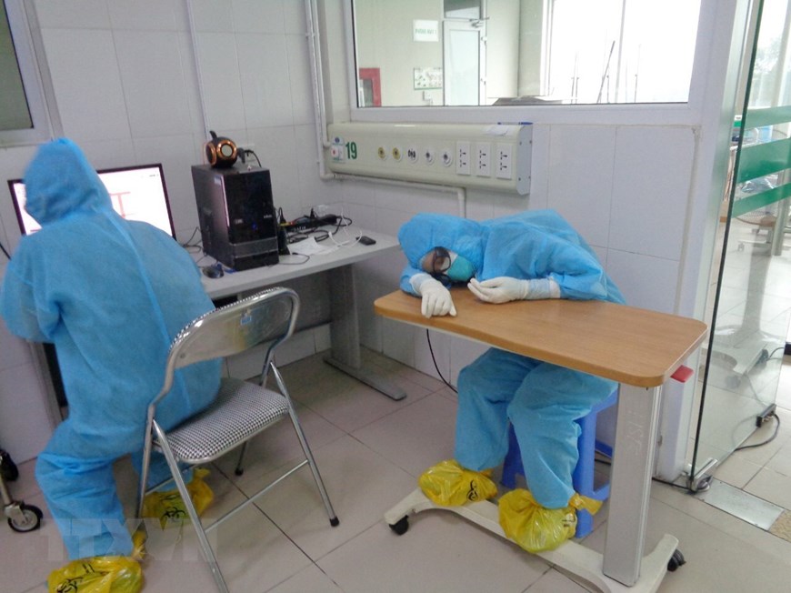 Bài 2 Những hy sinh thầm lặng trong trận chiến chống dịch