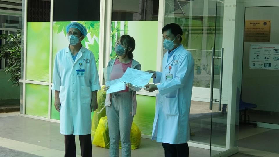 Thêm 16 bệnh nhân mắc COVID-19 được công bố khỏi bệnh