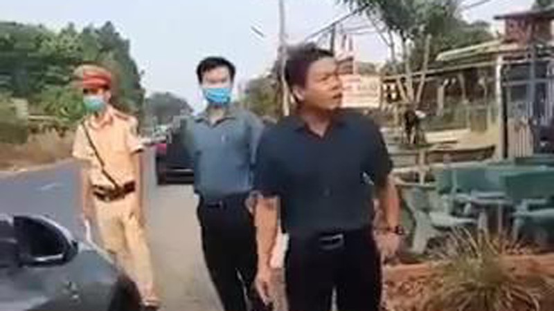 Bình Phước kiểm điểm Phó Chủ tịch HĐND huyện chống đối tại chốt kiểm dịch