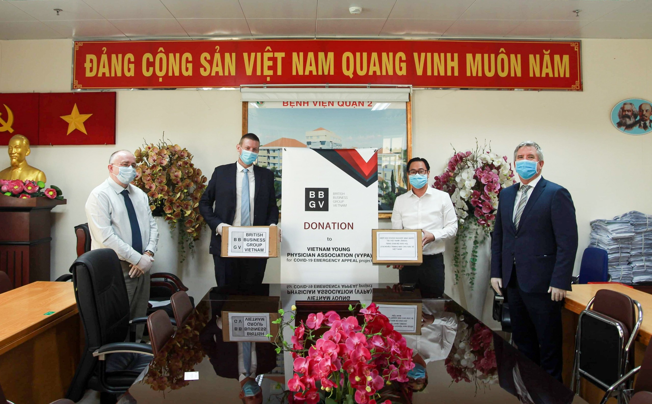 Hiệp hội Doanh nghiệp Anh trao tặng gói hỗ trợ thầy thuốc trẻ Việt Nam