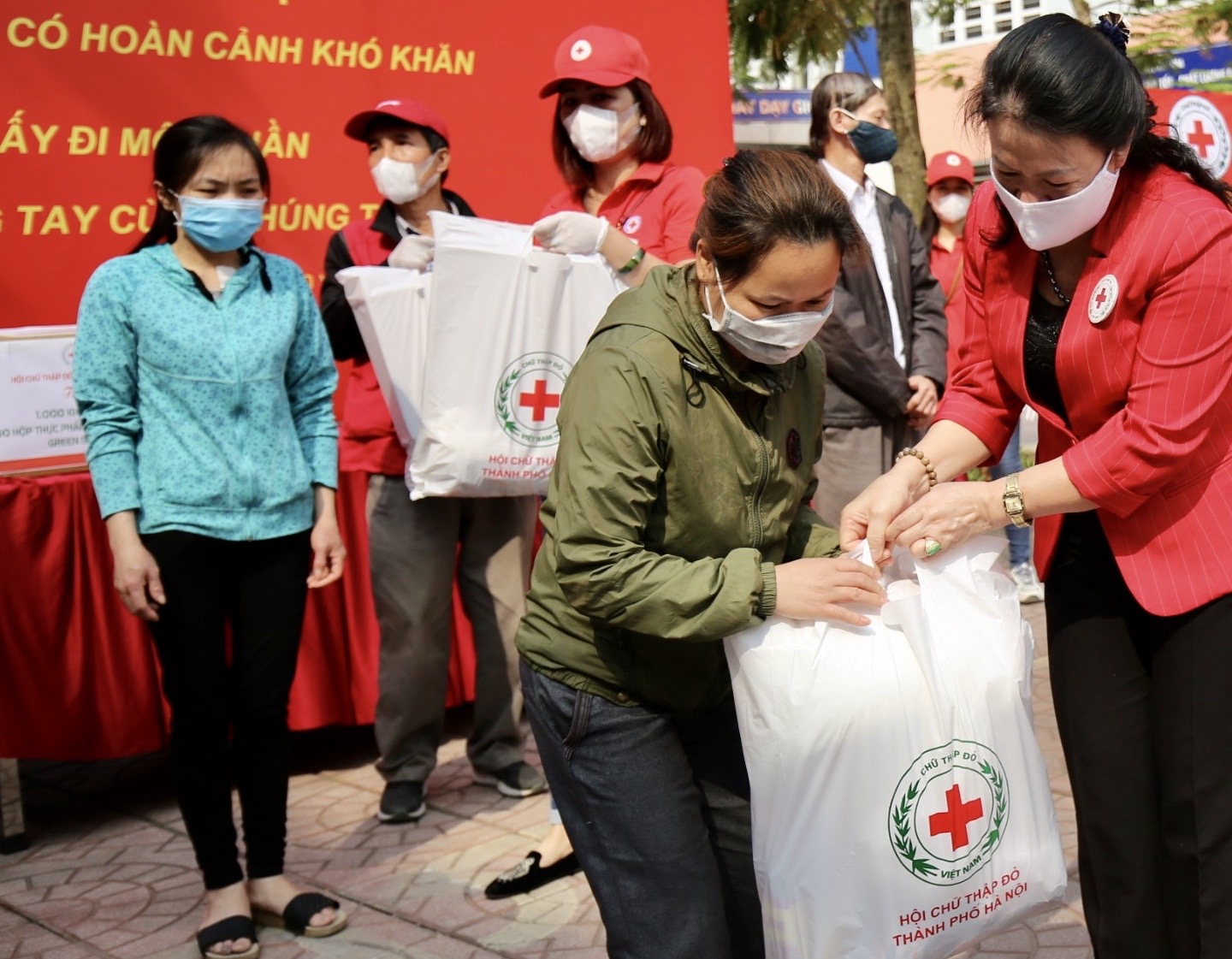 Hà Nội Thêm 6 điểm cấp phát miễn phí cho người nghèo