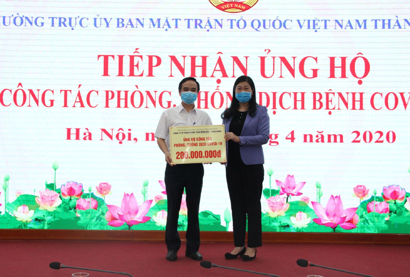 Thêm 1,1 tỷ đồng tiền và hiện vật ủng hộ công tác phòng, chống dịch COVID-19