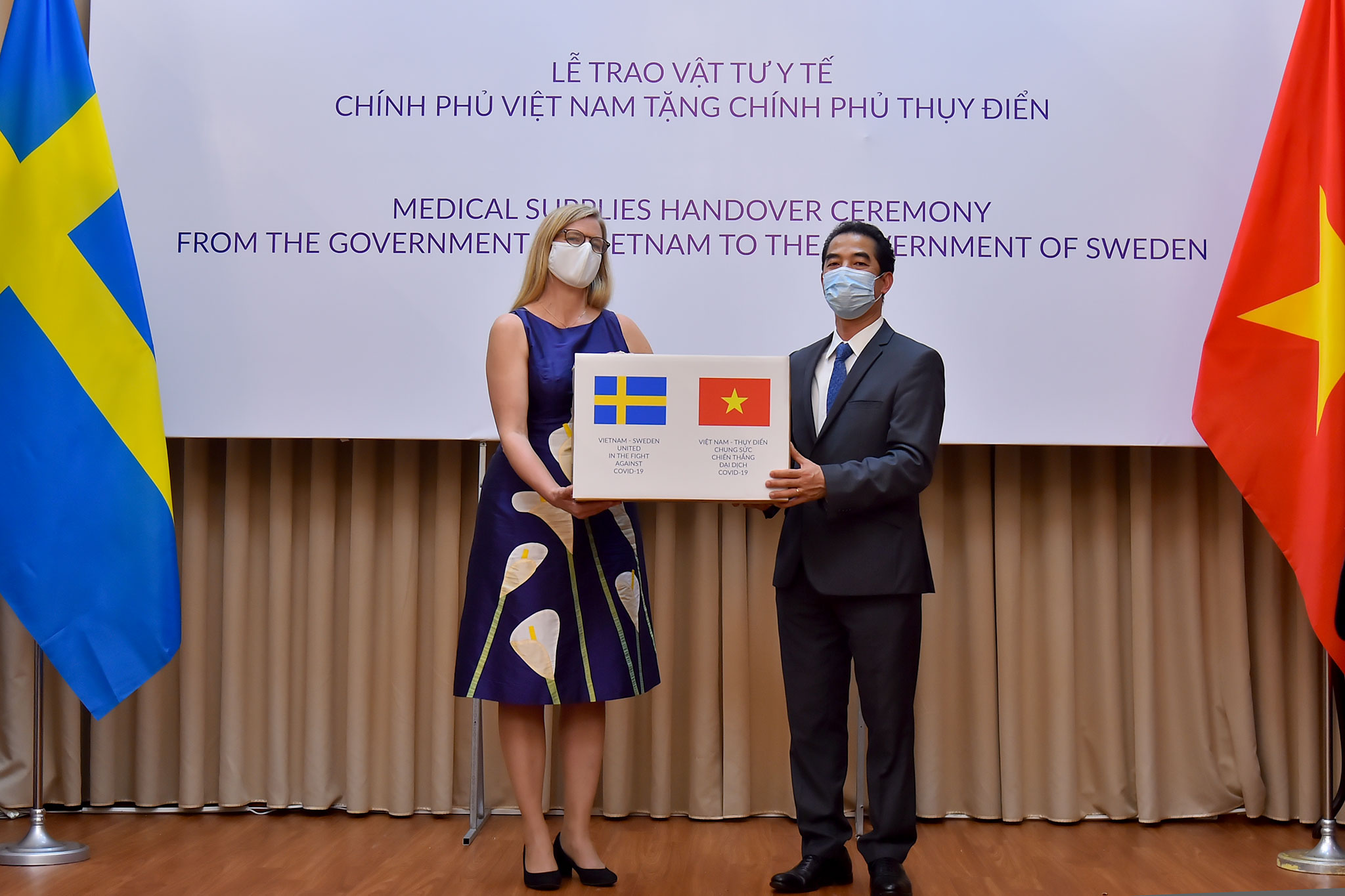 Việt Nam hỗ trợ Thụy Điển phòng, chống dịch
