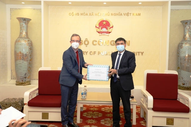 Bộ Công an đẩy mạnh hợp tác quốc tế ngăn chặn dịch COVID-19
