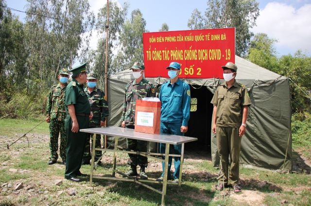 Kiểm tra công tác phòng, chống dịch trên tuyến biên giới Đồng Tháp và Long An