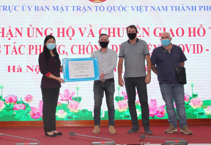 Hà Nội Hơn 100 tỷ đồng tiền và hiện vật ủng hộ công tác phòng, chống dịch