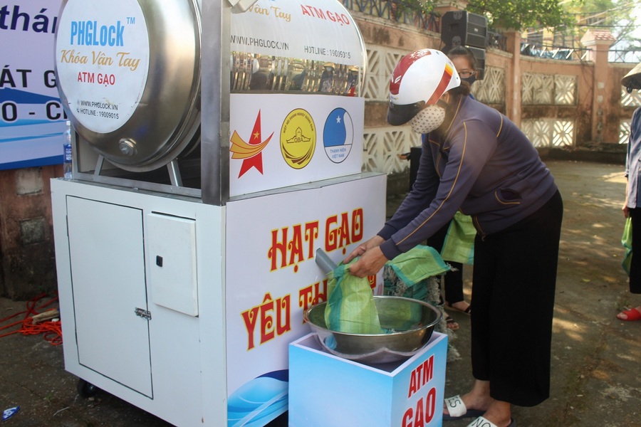 Ấm lòng người nghèo từ những cây “ATM gạo”