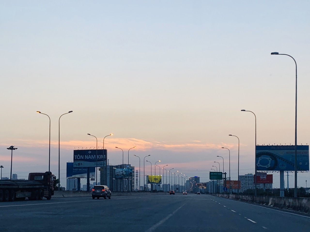 TP Hồ Chí Minh chưa cho dịch vụ kinh doanh hoạt động trở lại