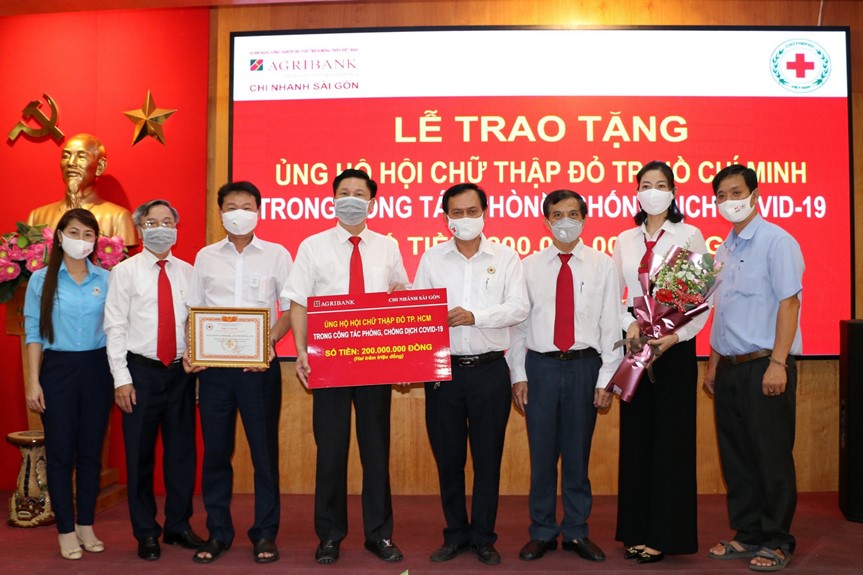 Agribank Chi nhánh Sài Gòn ủng hộ 200 triệu đồng với công tác phòng, chống dịch COVID-19