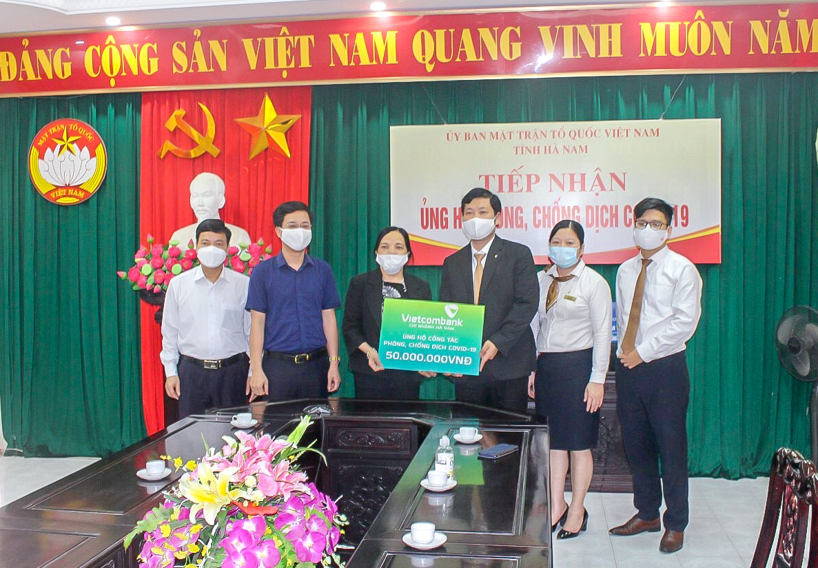 Vietcombank Hà Nam chung tay đẩy lùi dịch COVID-19