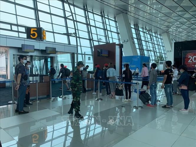 Đưa hơn 100 công dân Việt Nam từ Indonesia về nước