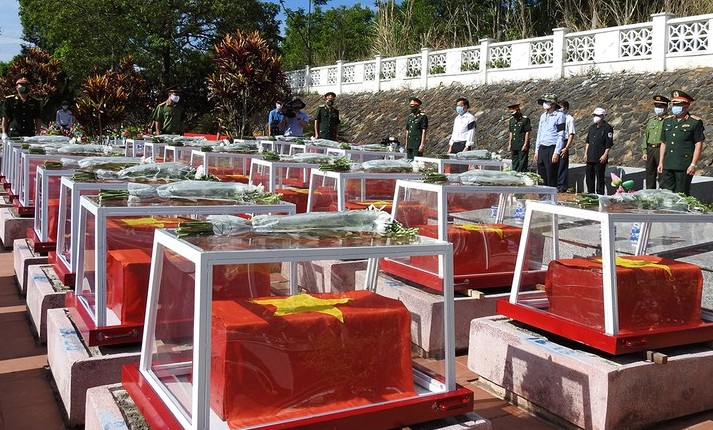 Kon Tum Truy điệu, an táng hài cốt liệt sỹ hy sinh tại Lào và Campuchia
