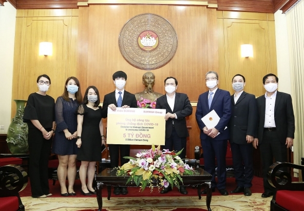 Tập đoàn Sunwah trao tặng 5 tỷ đồng cho Việt Nam để phục vụ công tác phòng, chống dịch COVID-19