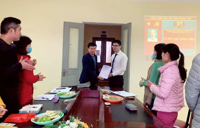 Tấm gương một sinh viên sư phạm tự học, sáng tạo