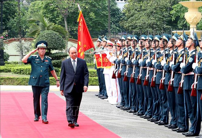 Thủ tướng thăm, làm việc với Bộ Tư lệnh Quân chủng Phòng không - Không quân
