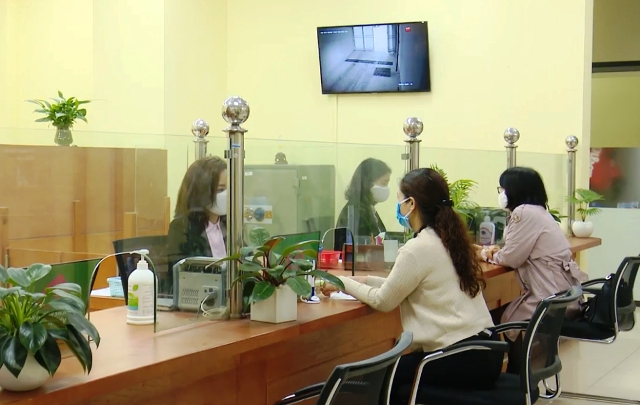 Người sử dụng lao động vay vốn tại NHCSXH lãi suất 0 để trả lương ngừng việc cho người lao động