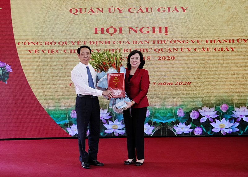 Ban Thường vụ Thành ủy Hà Nội trao Quyết định về công tác cán bộ