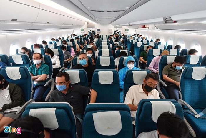 Đề xuất dỡ bỏ quy định về giãn cách chỗ ngồi trên tàu bay