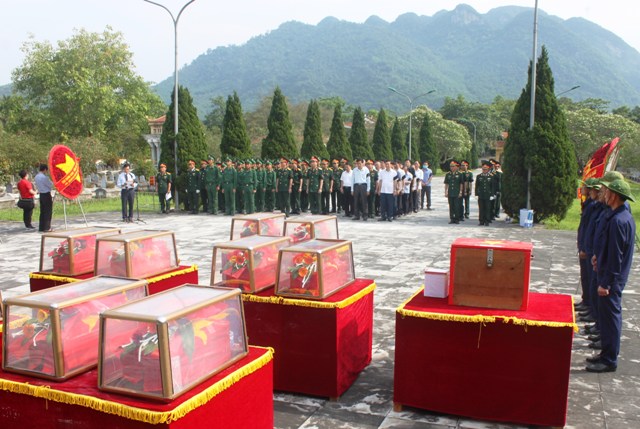 Truy điệu, an táng 20 hài cốt liệt sỹ hy sinh tại Lào