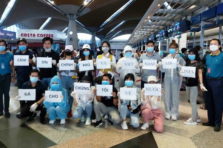 Đưa hơn 270 công dân Việt Nam từ Malaysia về nước