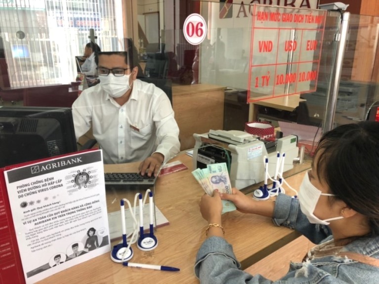Agribank miễn giảm lãi, hạ lãi suất cho 27 500 khách hàng ảnh hưởng dịch Covid-19