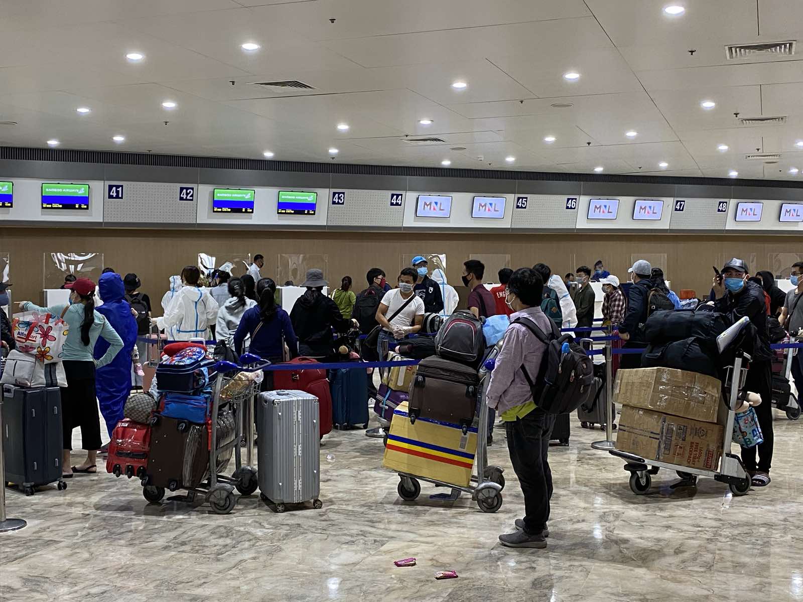 Đưa gần 200 công dân Việt Nam từ Philippines về nước