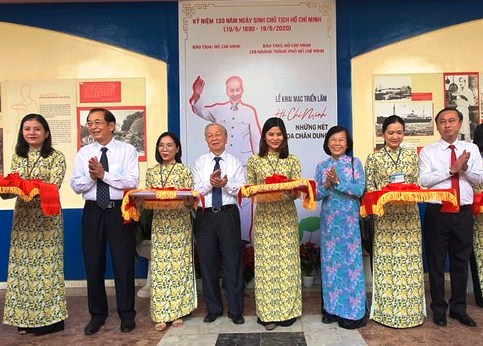 Triển lãm 2 chuyên đề nhân kỷ niệm 130 năm ngày sinh của Bác
