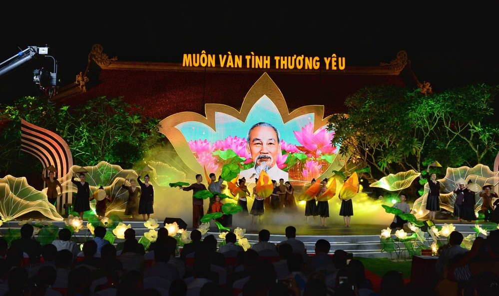 Bài 3 Học tập và làm theo tấm gương đạo đức Hồ Chí Minh trên quê hương Bác