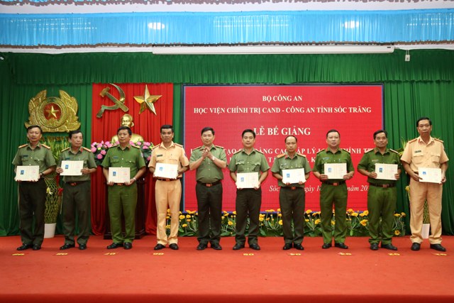Học viện Chính trị Công an nhân dân trao bằng Cao cấp lý luận chính trị cho 84 học viên