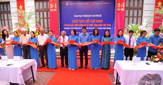 Chủ tịch Hồ Chí Minh với giai cấp công nhân