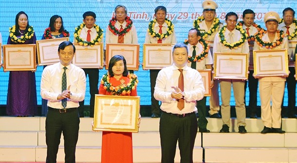 Bài 4 Học Bác từ những điều giản dị