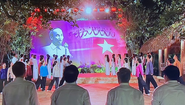 “Hồ Chí Minh - Sáng ngời ý chí Việt Nam”