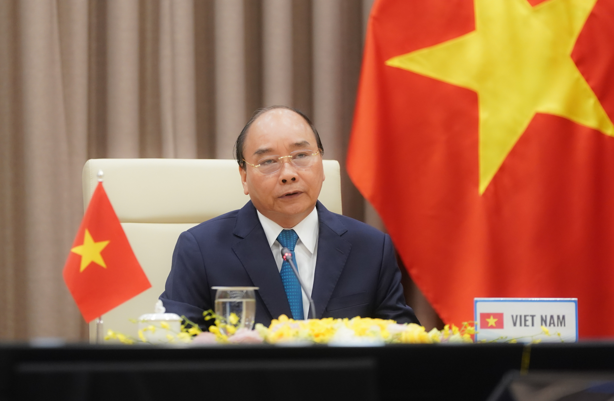 Thủ tướng Tăng cường đoàn kết quốc tế trong ứng phó với đại dịch COVID-19