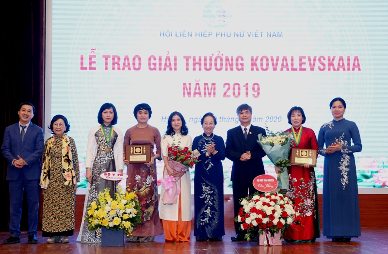 Trao giải thưởng Kovalevskaia năm 2019 cho 1 tập thể và 1 cá nhân