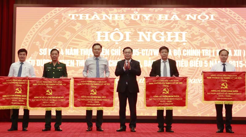 Hà Nội biểu dương, khen thưởng các tổ chức đảng, đảng viên tiêu biểu
