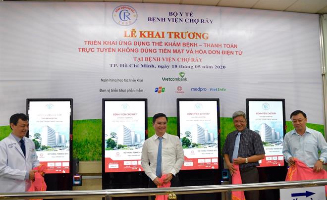 Vietcombank ra mắt giải pháp ứng dụng công nghệ thông tin trong khám, chữa bệnh