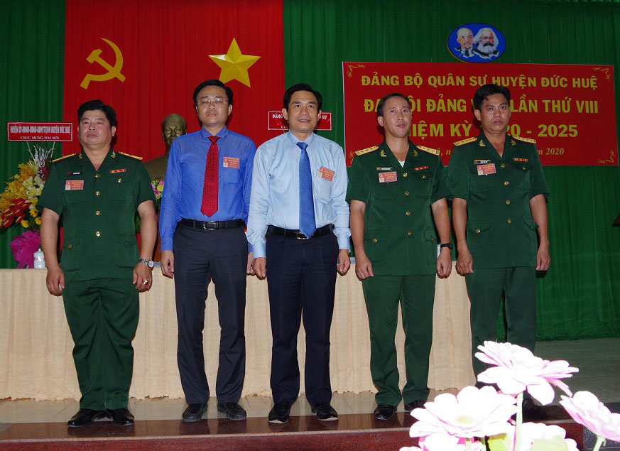 Nâng cao năng lực lãnh đạo, sức chiến đấu của đảng bộ, chi bộ