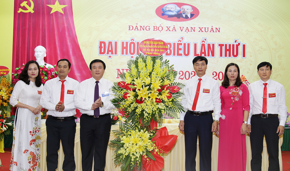 Phú Thọ Đoàn công tác Ban Bí thư Trung ương Đảng dự Đại hội Đảng bộ xã mới Vạn Xuân