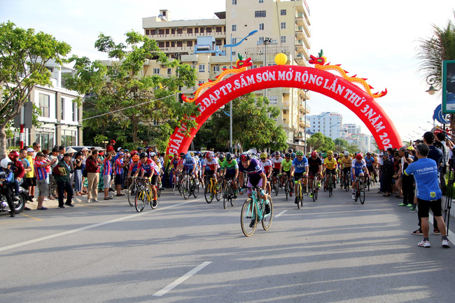 Giải đua xe đạp “Hành trình cùng thành phố du lịch biển xứ Thanh” 2020