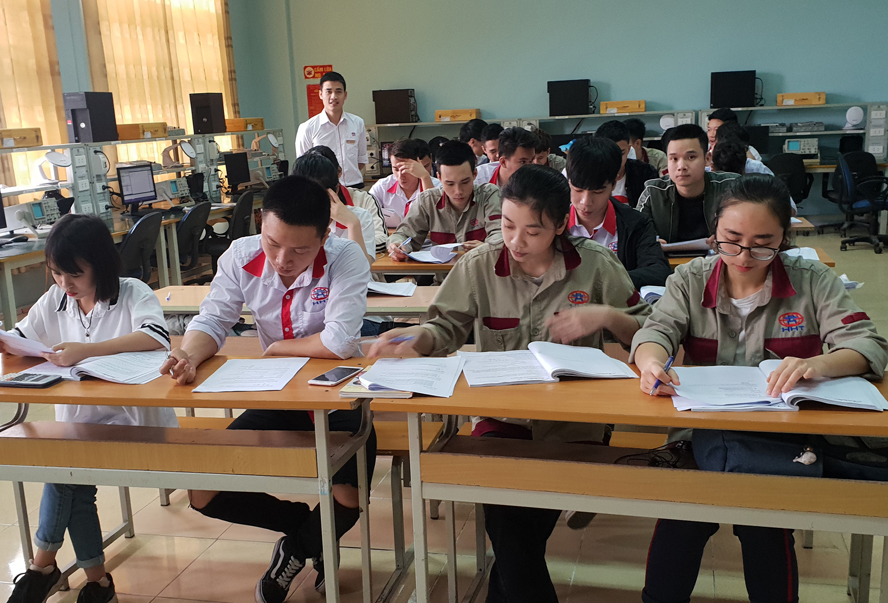 Trường nghề làm gì để thu hút thí sinh