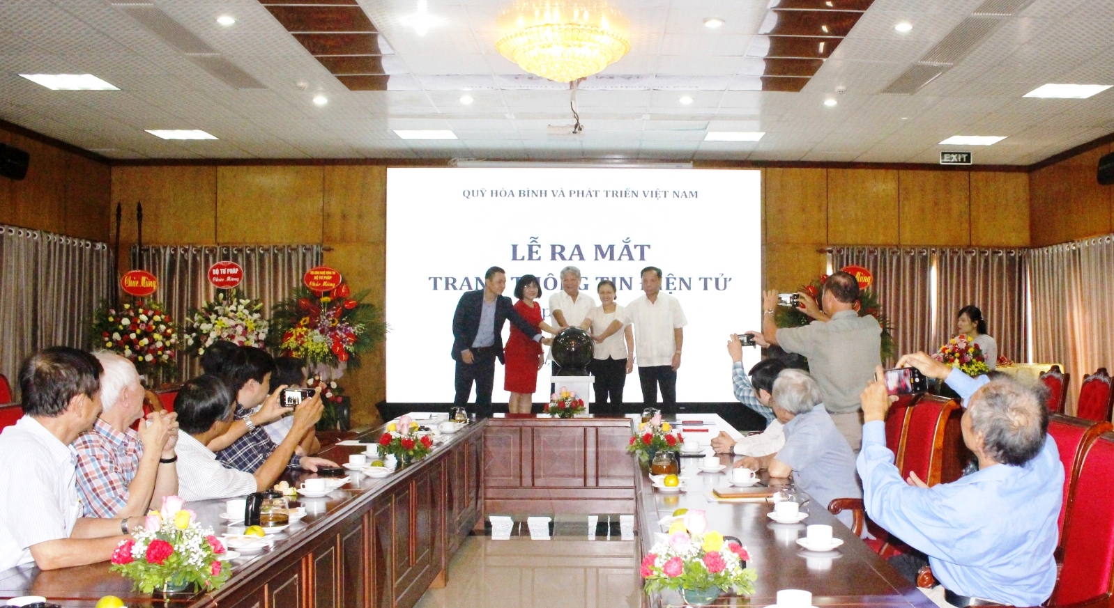 Tác động của COVID-19 tới môi trường hòa bình, an ninh và phát triển của Việt Nam