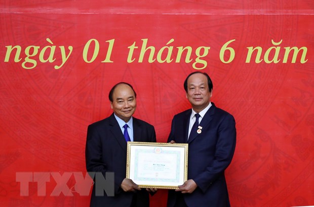 Thủ tướng dự lễ trao Huy hiệu Đảng tại Đảng bộ Văn phòng Chính phủ