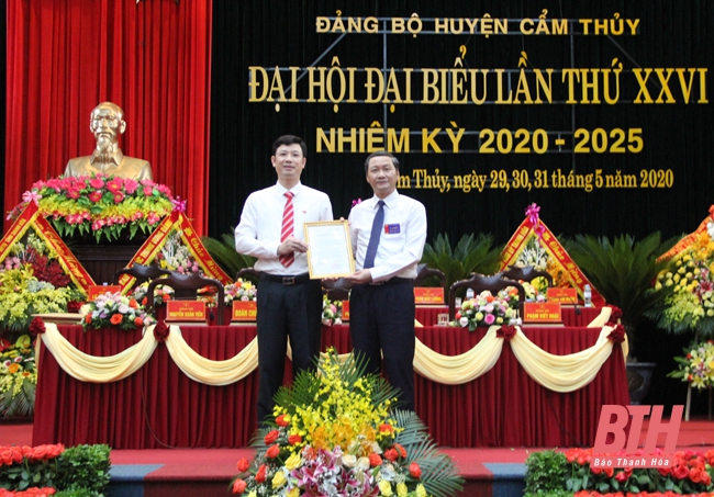Thanh Hóa Đồng chí Lê Văn Trung giữ chức Bí thư Huyện ủy Cẩm Thủy