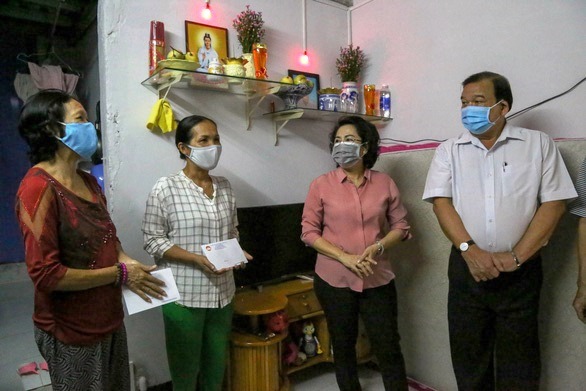 TP Hồ Chí Minh phấn đấu trước 30 6 hoàn thành hỗ trợ cho người dân khó khăn do COVID-19